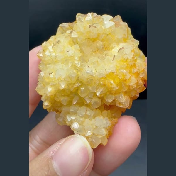 Yellow Durian Quartz Cluster Yaogangxian 4.6 cm — detail view