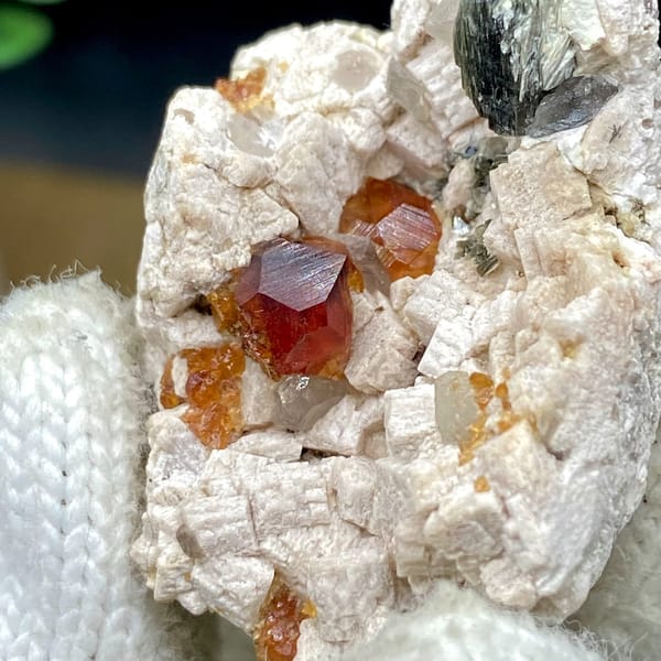 Orange red garnet clusters in feldspar with mica — alternate view