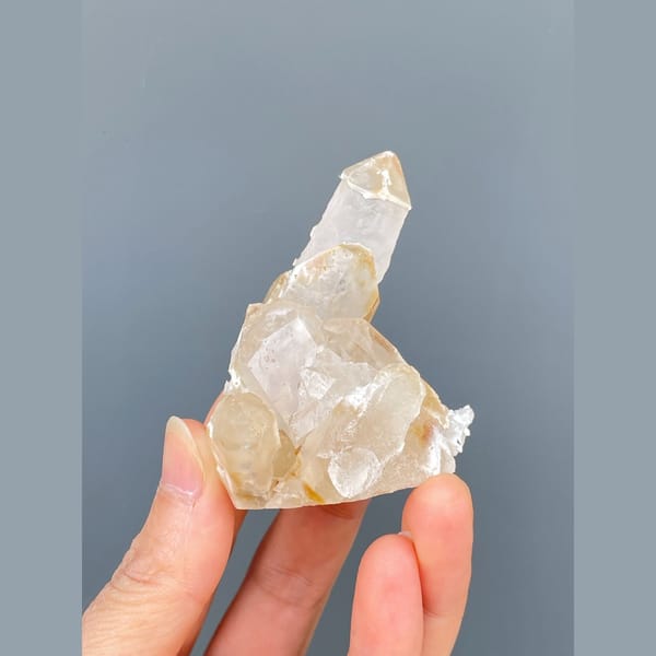 Caramel-tinted quartz floater cluster from Guangdong — alternate view