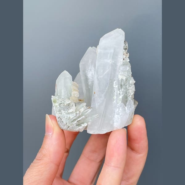 Clear quartz crystals with calcite from Hunan — detail view