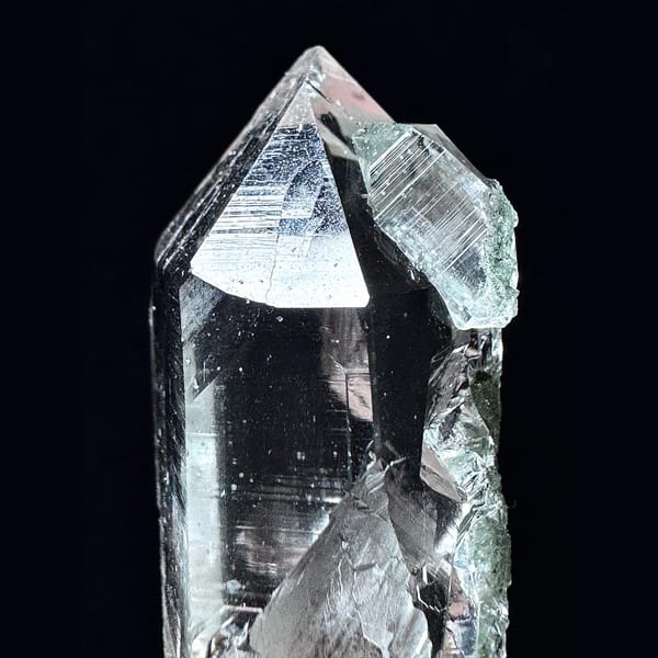 Double-terminated green phantom quartz from the Indian Himalaya — detail view