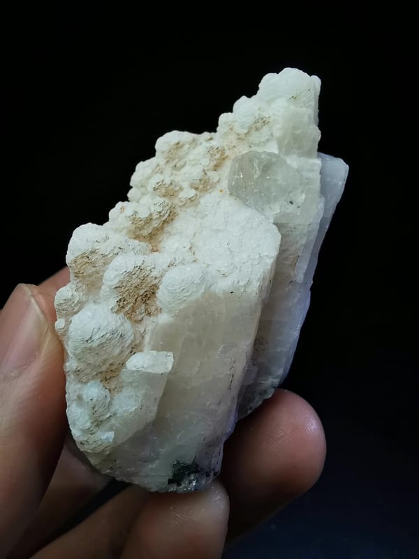 Complete edge profile of stacked calcite layers