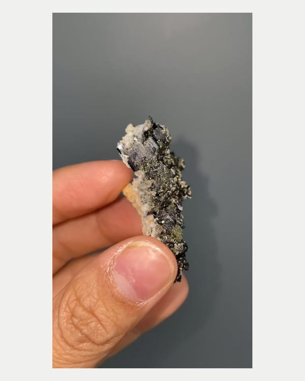 Complete left oblique view of wolframite with pyrite and calcite
