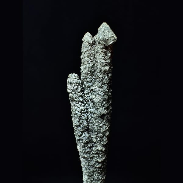 Double-terminated green quartz group from Inner Mongolia — detail view