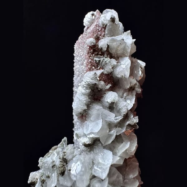Sugar quartz floater with petal and layered calcite from Inner Mongolia — detail view
