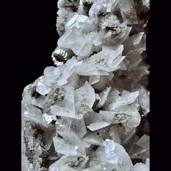 Sugar quartz floater with petal and layered calcite from Inner Mongolia — detail view