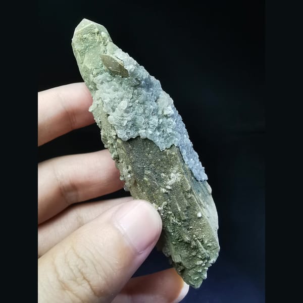 Floater green-skin quartz with platy white calcite — complete view
