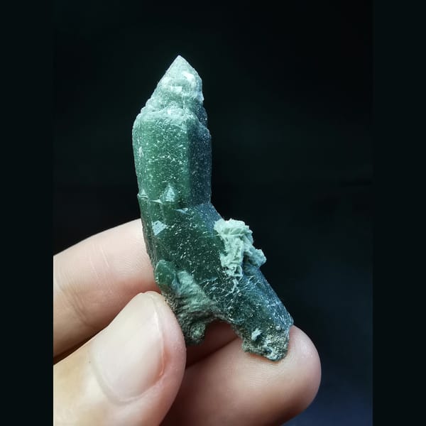 Inner Mongolia green quartz with green calcite — complete view