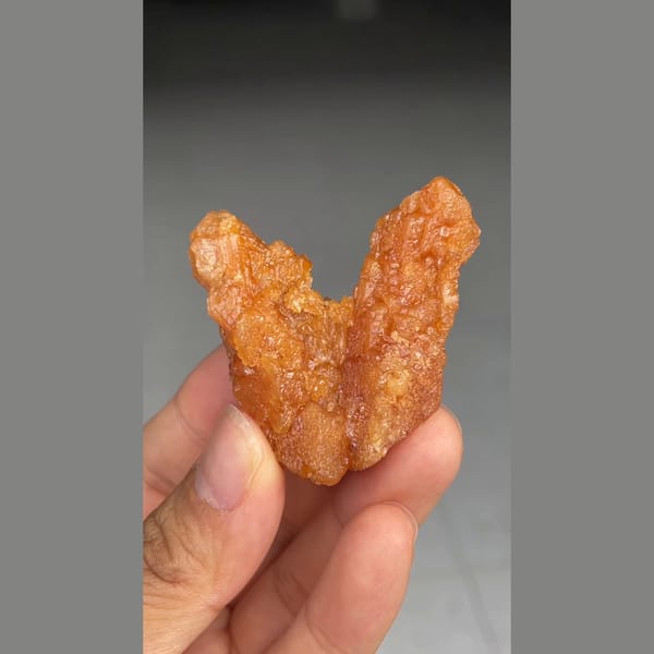 Unusual V-shaped orange scheelite formation from Xuebaoding — alternate view