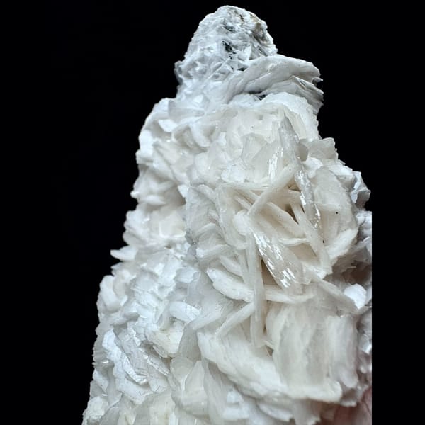 White petal calcite from Fujian — detail view