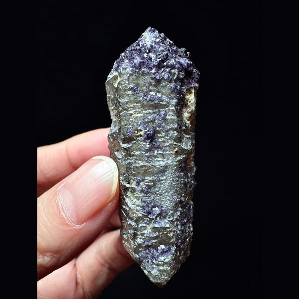 Large elestial quartz with purple fluorite from Huanggangliang — complete view