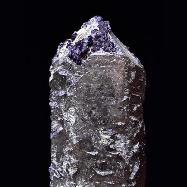 Large elestial quartz with purple fluorite from Huanggangliang — detail view