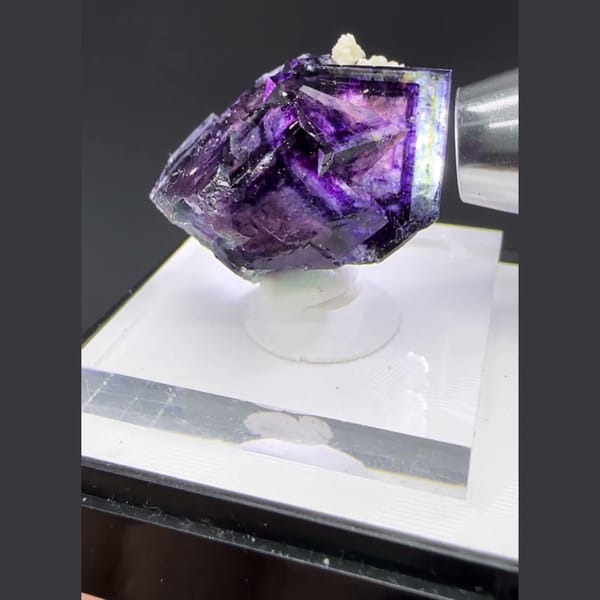 Purple Phantom Fluorite Yaogangxian 2.2 cm — detail view