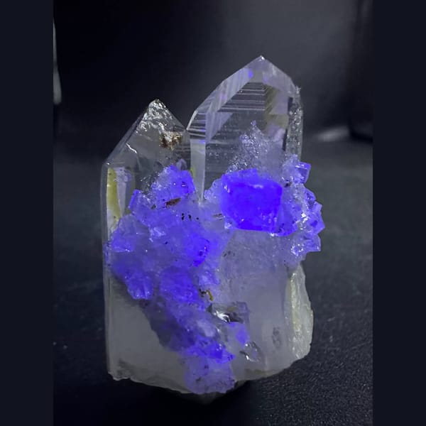 Clear Quartz with Fluorite Yaogangxian 4.7 cm — complete view
