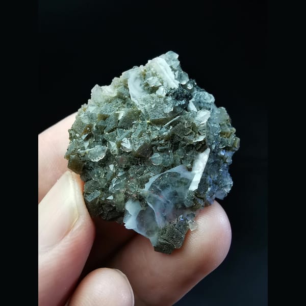 Floater garnet cluster with quartz, calcite and hematite — complete view