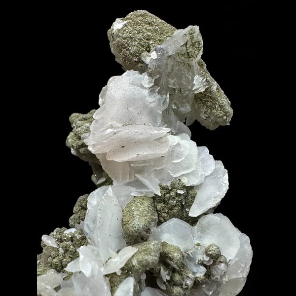 Sparkly quartz floater with white petal calcite from Inner Mongolia — detail view