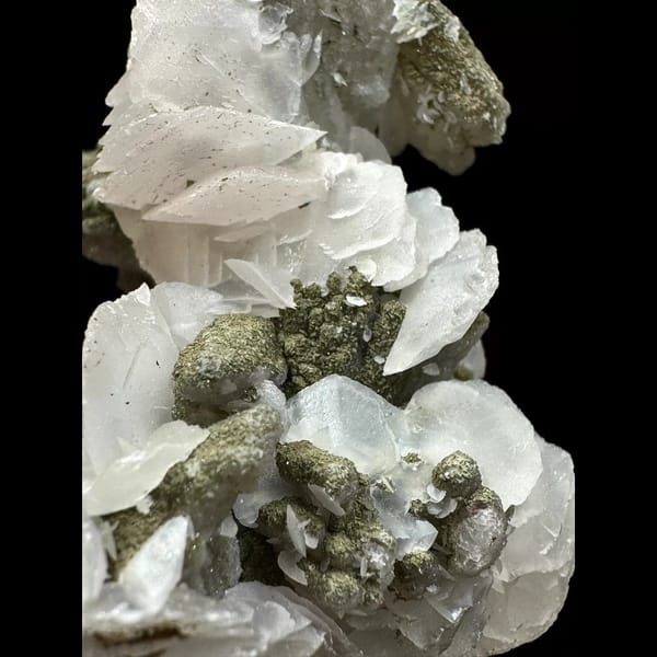 Sparkly quartz floater with white petal calcite from Inner Mongolia — detail view
