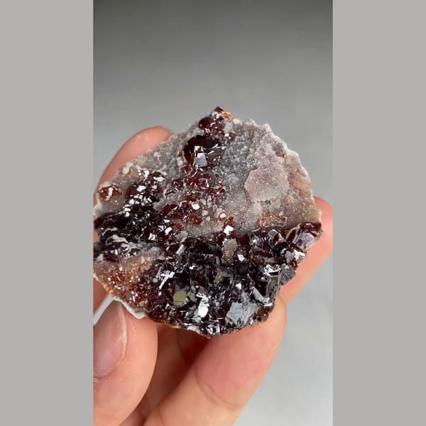 Gemmy red sphalerite crystals on quartz from Shuikoushan, Hunan — detail view