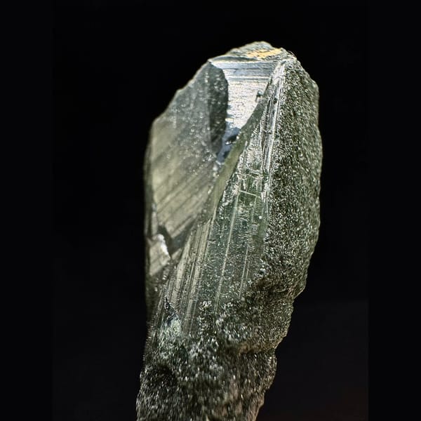 Himalayan green phantom scepter quartz floater from Nepal — detail view