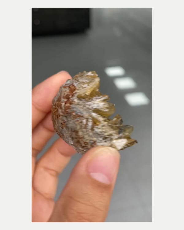 Complete reverse view of honey-brown baryte crystal cluster