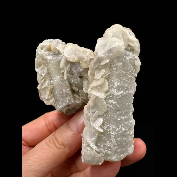 Twin quartz with gradient petal calcite from Inner Mongolia — alternate view
