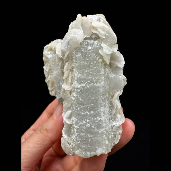 Twin quartz with gradient petal calcite from Inner Mongolia — alternate view