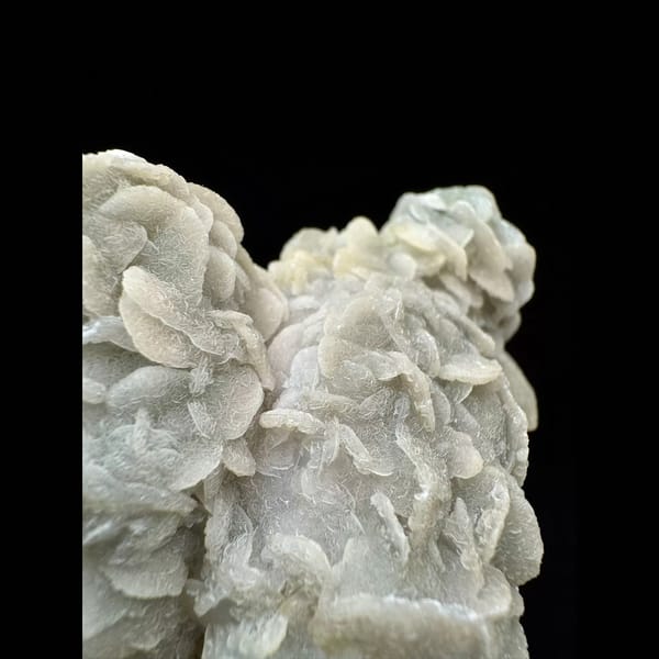 Twin quartz with gradient petal calcite from Inner Mongolia — detail view