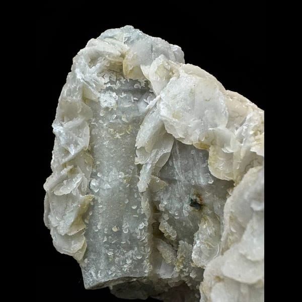 Twin quartz with gradient petal calcite from Inner Mongolia — detail view