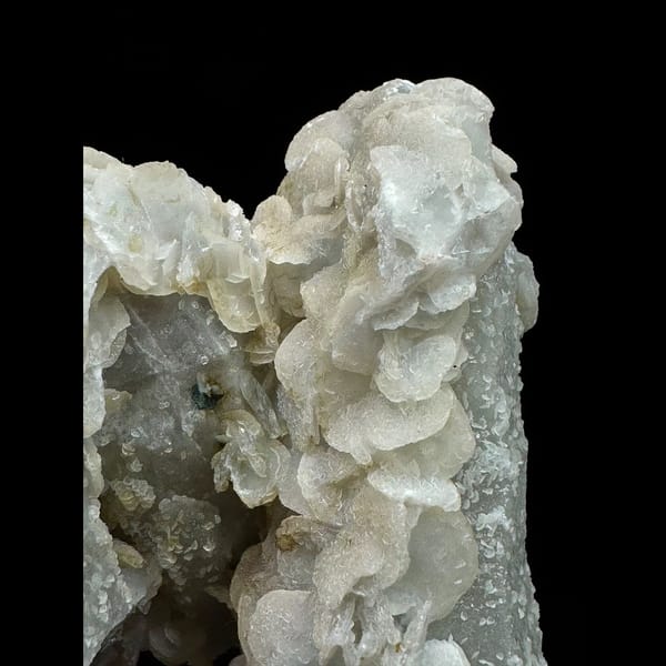 Twin quartz with gradient petal calcite from Inner Mongolia — detail view