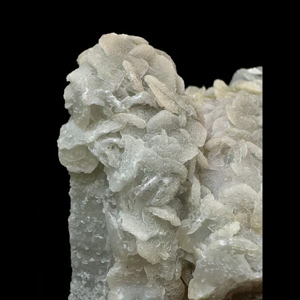 Twin quartz with gradient petal calcite from Inner Mongolia — detail view