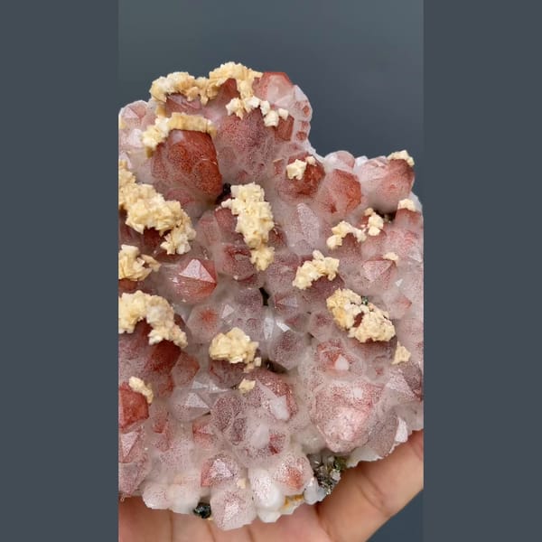 Large red quartz plate with cream dolomite from Dongxiang, Jiangxi — complete view