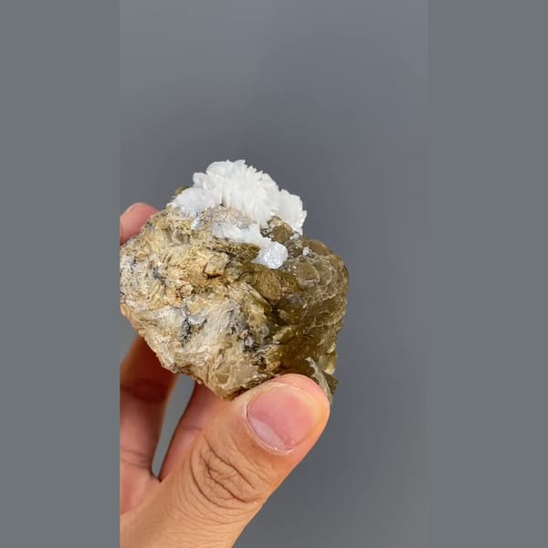 Brown bladed siderite with white dolomite from Hezhang, Guizhou — detail view
