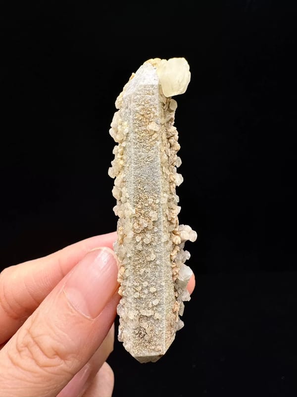 Double-terminated quartz with calcite from Inner Mongolia — complete quartz-dominant reverse view
