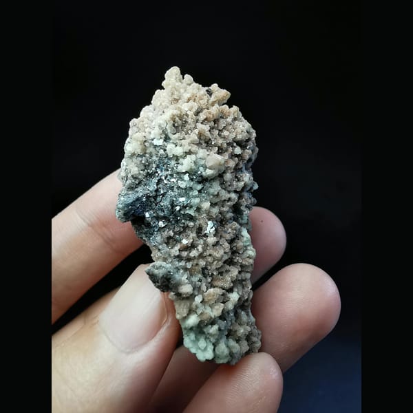 Quartz with red and white calcite and hematite — alternate view