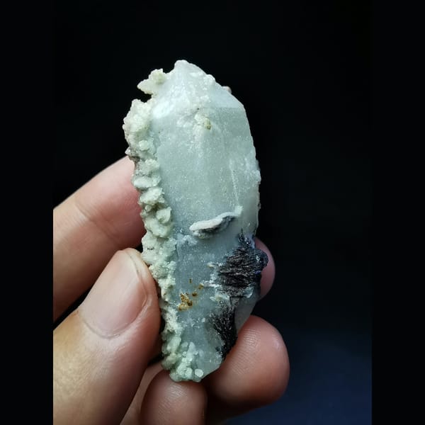 Quartz with red and white calcite and hematite — alternate view