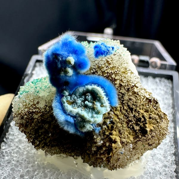 Velvety sky-blue cyanotrichite with gibbsite from Guizhou — alternate view