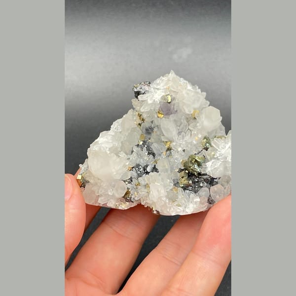 White quartz with fluorite, pyrite and chalcopyrite from Jiangxi — alternate view