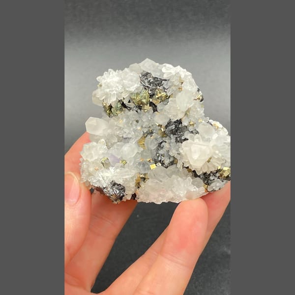 White quartz with fluorite, pyrite and chalcopyrite from Jiangxi — detail view