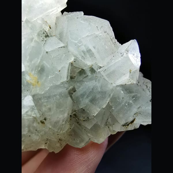 Bright short-prismatic calcite on quartz — alternate view