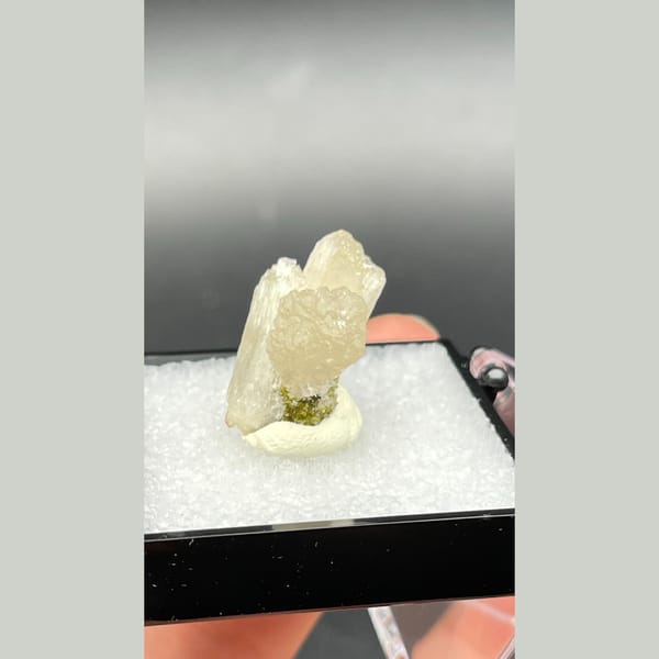 Cream stilbite zeolite sheaves with epidote from Fujian — detail view