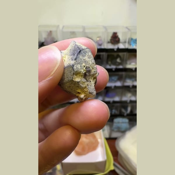 Grey Double-Terminated Quartz Mozambique 2.5 cm — alternate view