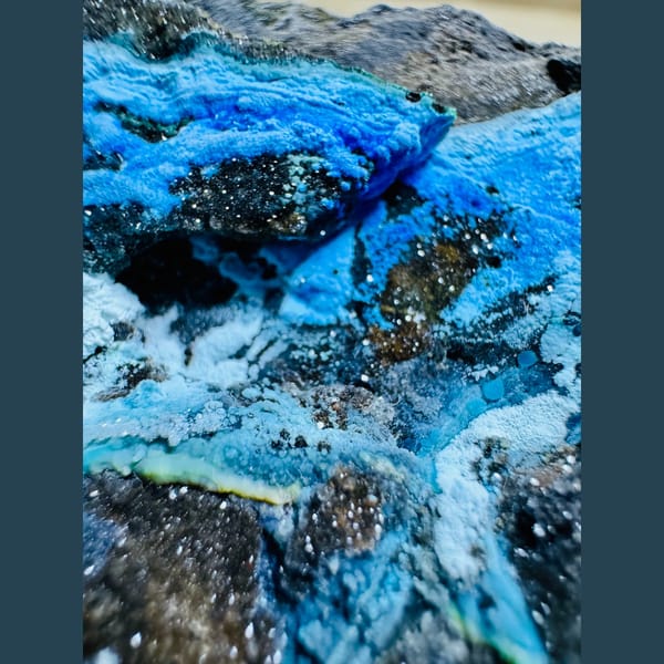 Blue Gibbsite Landscape Specimen 8.0 cm — detail view