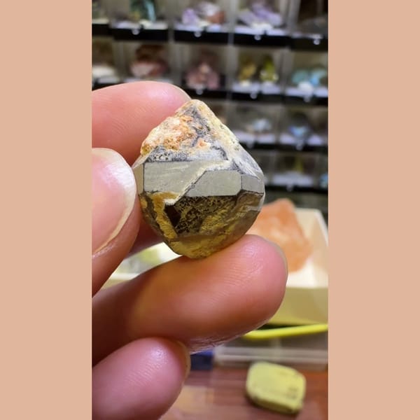 Double-Terminated Quartz, Orange Spots Mozambique 2.0 cm — complete view