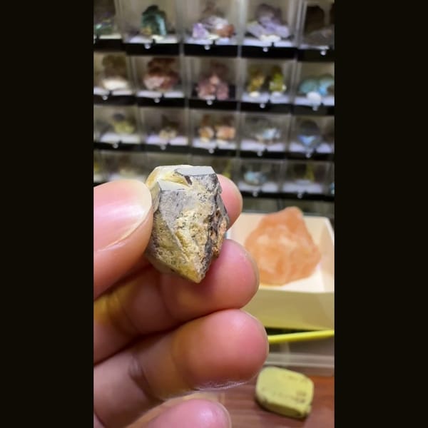 Double-Terminated Quartz, Orange Spots Mozambique 2.0 cm — alternate view