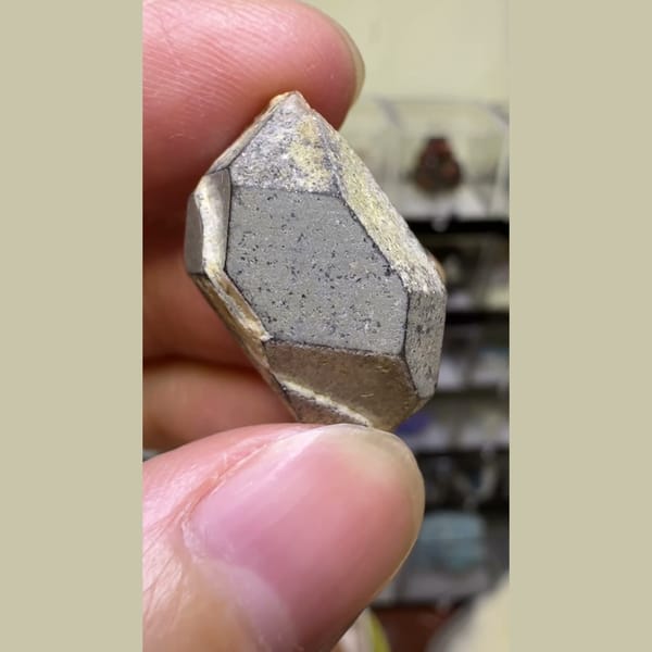 Silver-Grey Double-Terminated Quartz Mozambique 2.5 cm — detail view