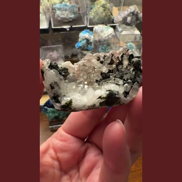 Garden Quartz with Dark Crystals Sichuan 6.0 cm — complete view