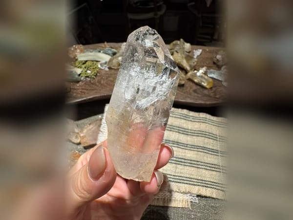 Himalayan Quartz Hand Piece 68.5 g, Pakistan, Record Keeper and Rainbow Inclusions — complete view