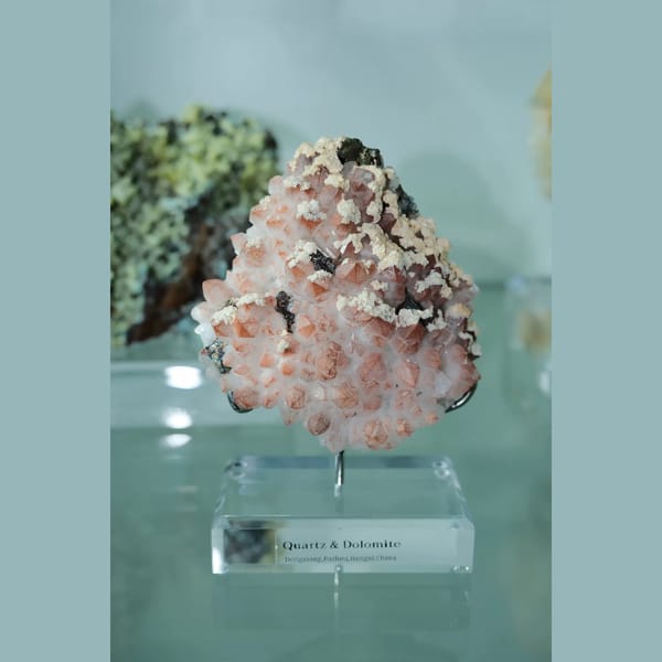 Red sketch quartz with dolomite from Dongxiang, Jiangxi — alternate view