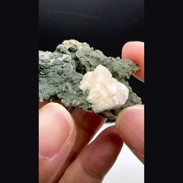 Fluorite with Mica and Chlorite Yaogangxian 4.4 cm — detail view