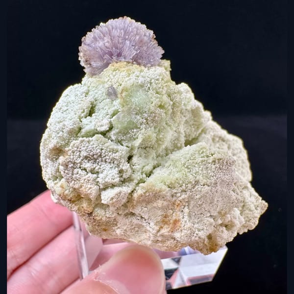 Purple Creedite Flower on Matrix 6.0 cm — complete view
